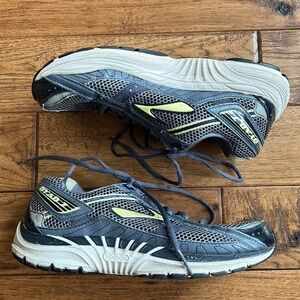 BROOKS Dyad 7 Running Shoes Women's Size 9